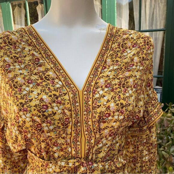 Max Studio Crepe 3/4 Sleeve Tie Front Blouse size small - Picture 11 of 13